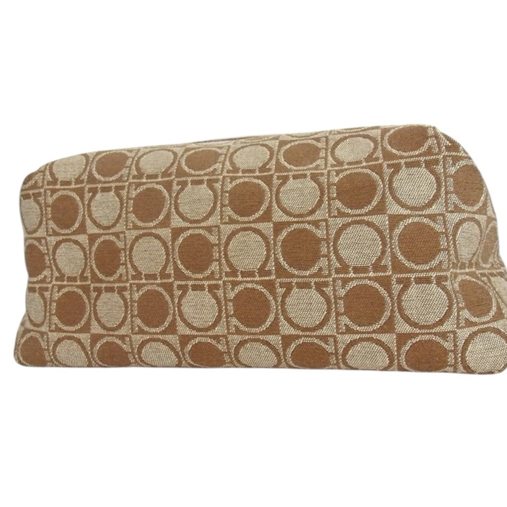 ❌ sold SALVATORE FERRAGAMO Cosmetic Pouch (not a beauty item)❌